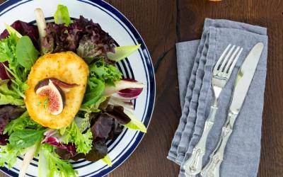 Bergkäse Laibchen Salat