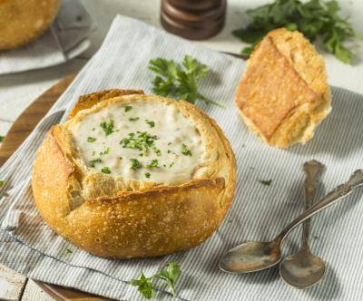 Bergkäsesuppe im Brot